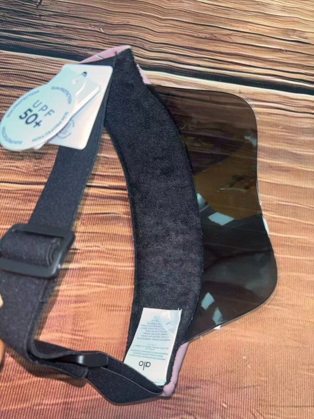 Alo Yoga Rose colored Airlift Solar Visor🧢Brand new unused🏷 - Picture 4 of 4